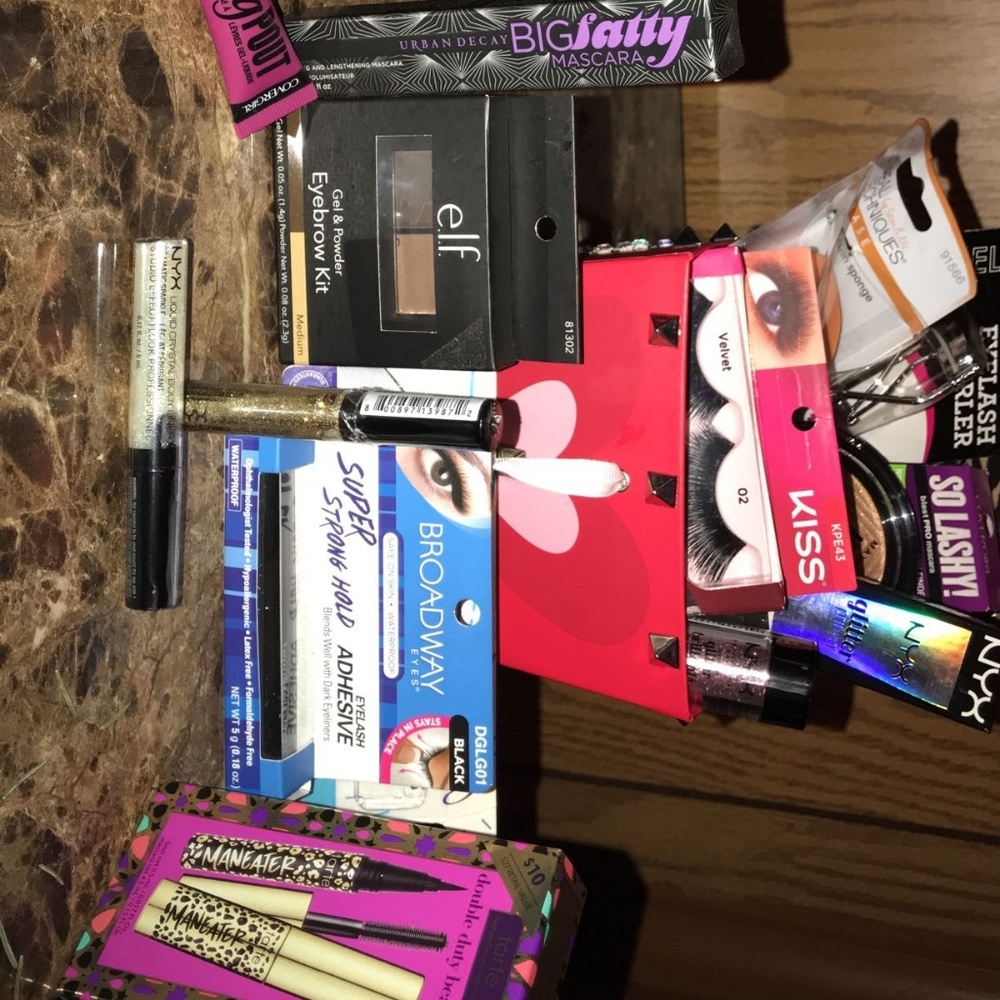 Makeup - Picture 2 of 3